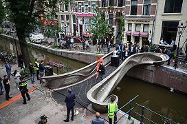 Il primo ponte in acciaio stampato in 3D è stato inaugurato ad Amsterdam