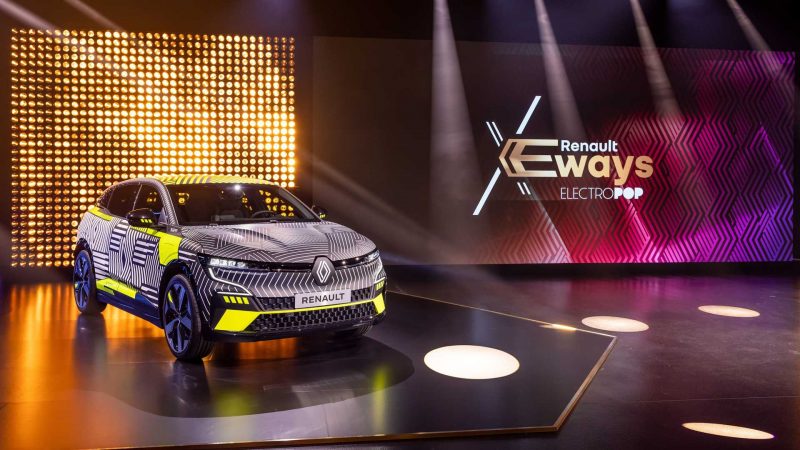 Google creerà un “gemello virtuale” di tutte le auto della Renault: la nuova partnership sfrutta il potenziale del Cloud