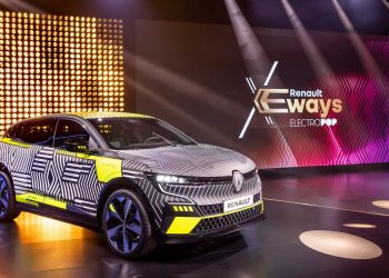 Google creerà un "gemello virtuale" di tutte le auto della Renault: la nuova partnership sfrutta il potenziale del Cloud