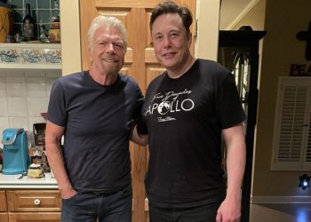 Virgin Galactic: prima del volo Richard Branson ha fatto colazione con Elon Musk, alle 3 di mattina