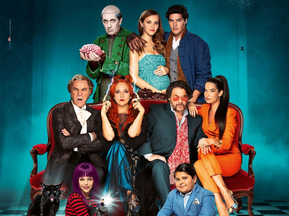 Una famiglia mostruosa: le clip e le interviste al cast della commedia “horror”