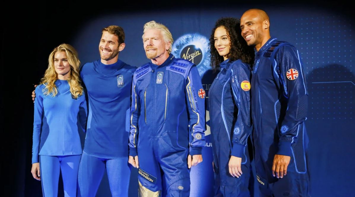 Richard Branson partirà per lo Spazio domani, ecco come seguire il volo della Virgin Galactic