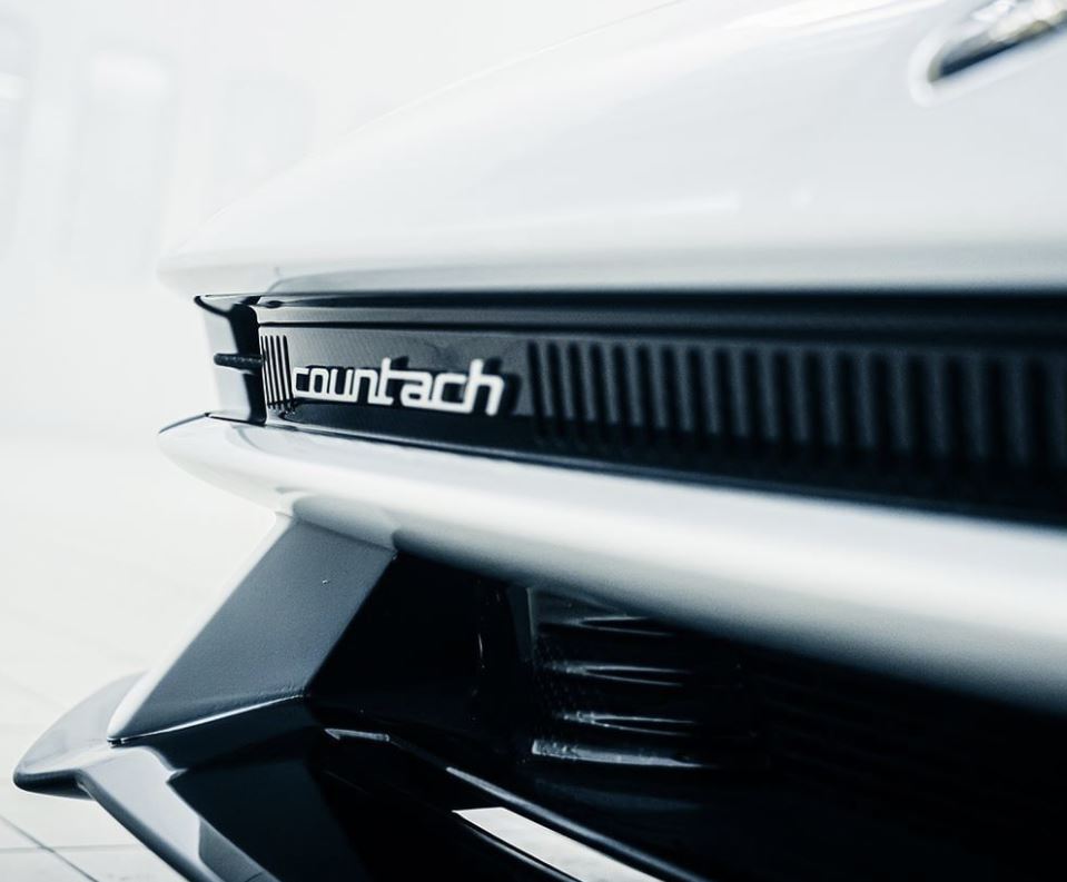 La Lamborghini Countach ibrida si mostra in alcuni nuovi teaser