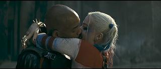 Suicide Squad: spunta sul web la foto di un bacio tra Harley Quinn e Deadshot