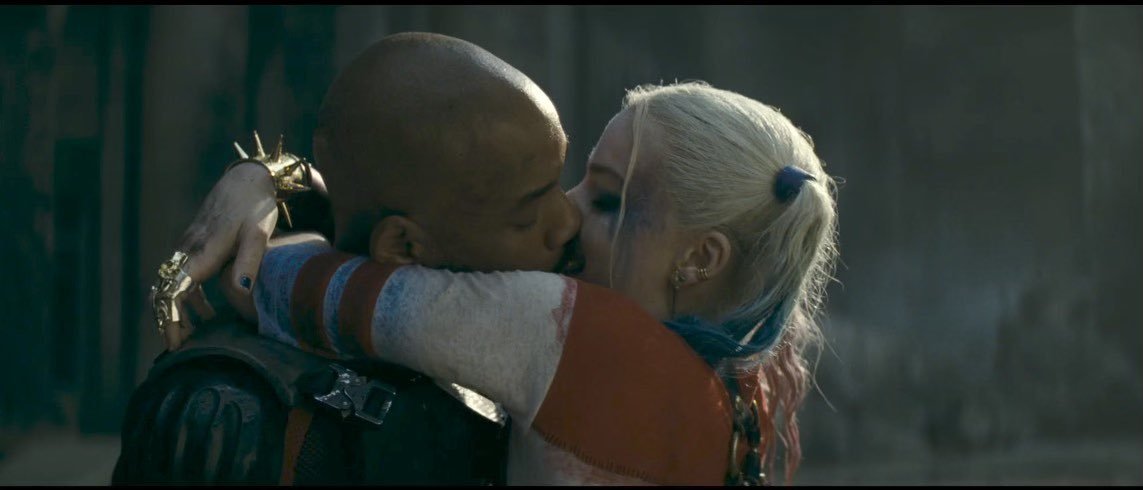 Suicide Squad: spunta sul web la foto di un bacio tra Harley Quinn e Deadshot
