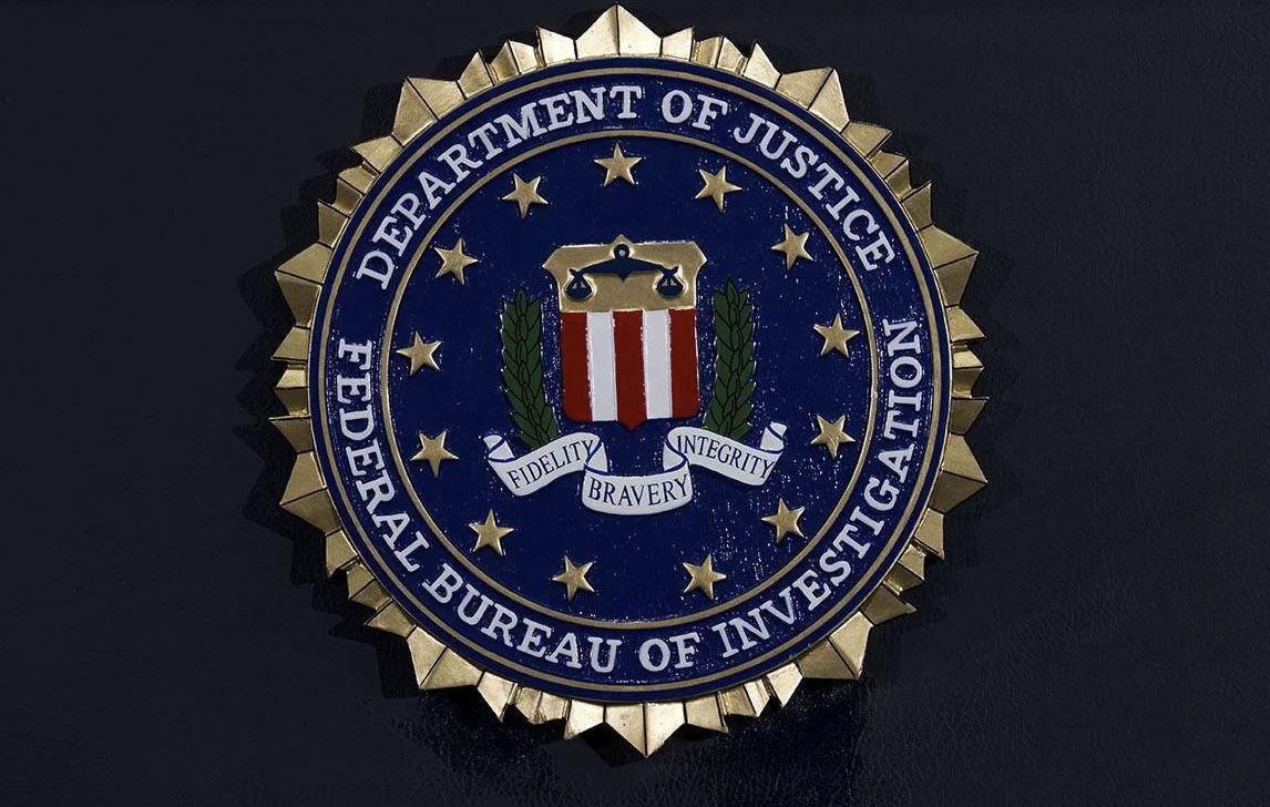 L’FBI dice che i video generati dalle IA vengono usati sempre più spesso per ricattare le persone