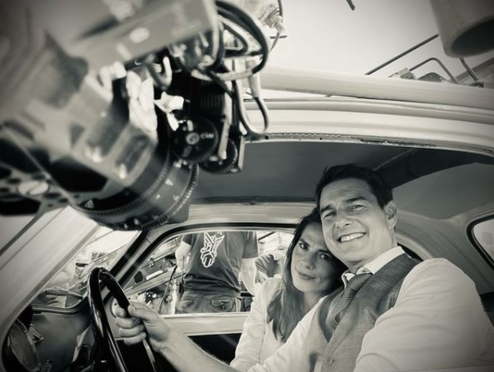 Mission: Impossible 7, le foto del treno deragliato e di Hayley Atwell con Tom Cruise