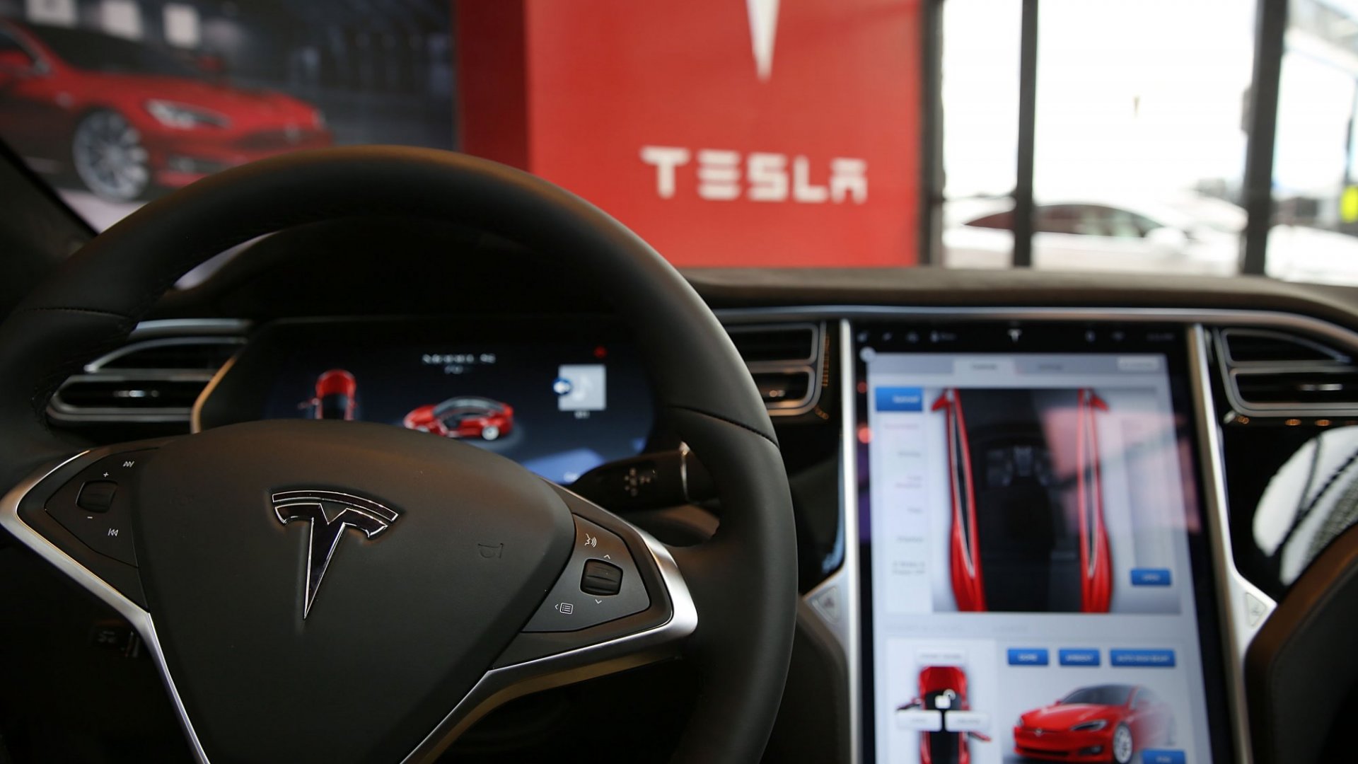 Tesla con 1.000 km di autonomia, parla Elon Musk: “I modelli sarebbero peggiori”