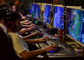 Cina: "i videogiochi sono droga elettronica", Tencent crolla in borsa