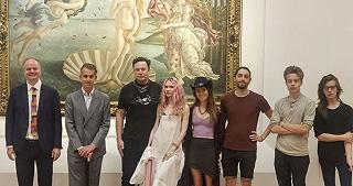 La visita di Elon Musk a Firenze in compagnia della fidanzata Grimes