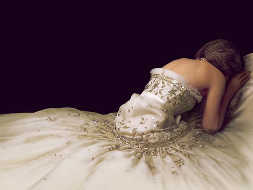 Spencer: il poster del film con Kristen Stewart nei panni della principessa Diana