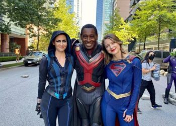 Supergirl 6: Melissa Benoist dà addio al personaggio con una foto dietro le quinte