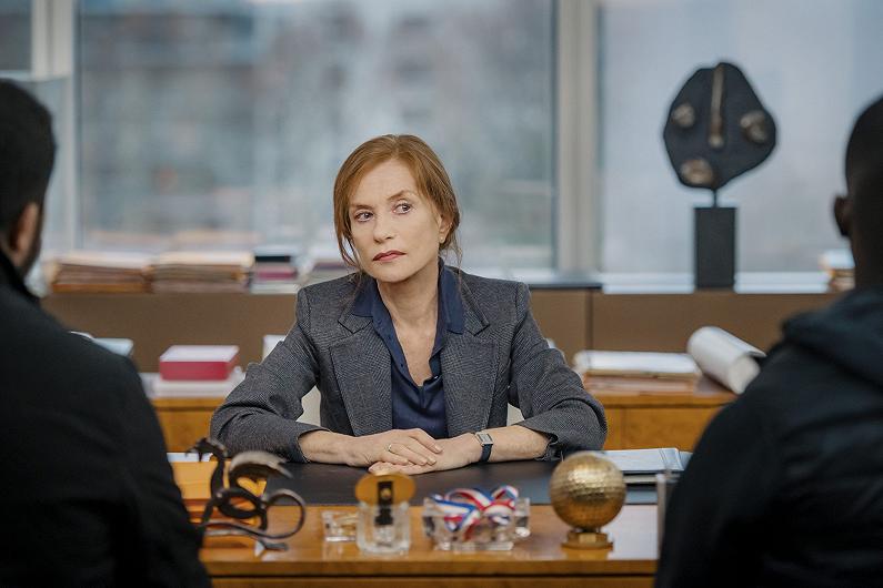 Les Promesses, la recensione del film con Isabelle Huppert