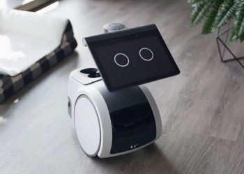 Astro è il robot di Amazon in grado di muoversi in casa