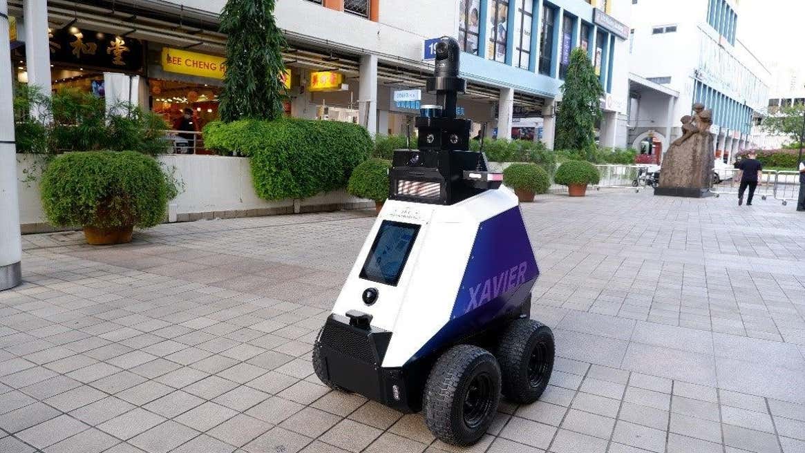 I robot sentinella sguinzagliati dalla polizia di Singapore