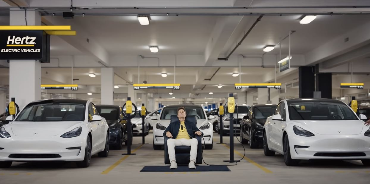 Hertz ordina 100.000 Tesla, il colosso del noleggio punta tutto sugli EV: l’accordo vale 4,2 miliardi di dollari