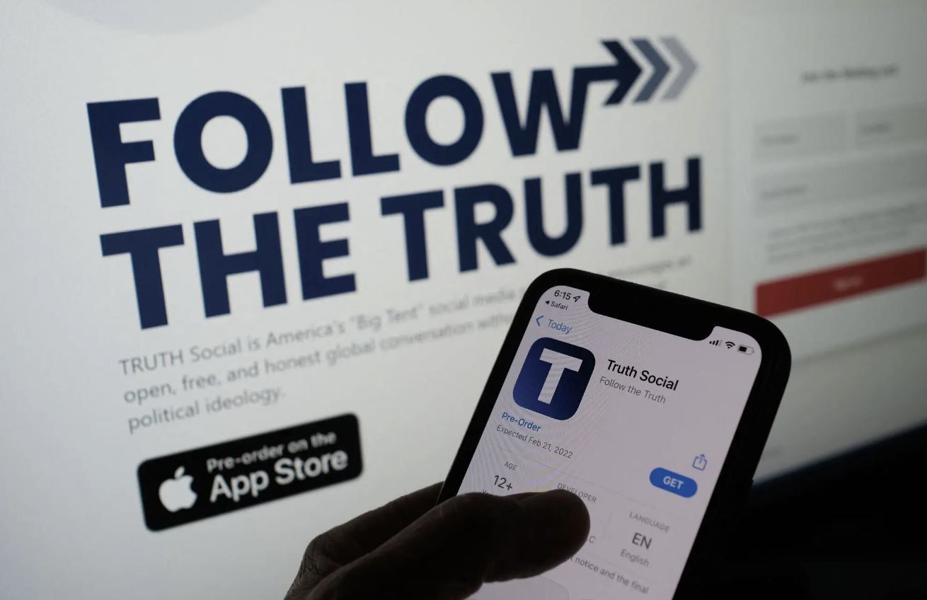 Il social network di Donald Trump aprirà il 21 febbraio. Ma Truth Social ricorda un po’ troppo Twitter