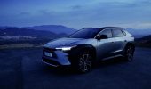 Toyota cambia filosofia: priorità all'elettrico, nel 2026 un EV Lexus di "prossima generazione"