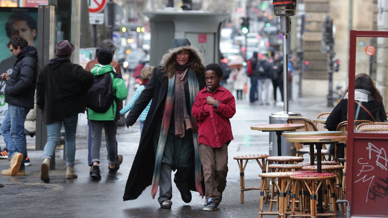 sotto le stelle di parigi trailer foto e poster dal 25 novembre al cinema lega nerd