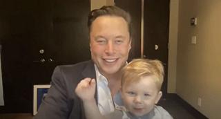 Il figlio di Elon Musk, X Æ A-12, ha fatto una comparsata durante una videocall del padre