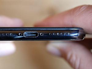 iPhone 15 e 15 Plus, brutte notizie: Apple limiterà la velocità della porta USB-C