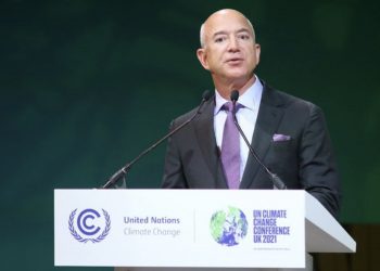Jeff Bezos donerà 2 miliardi per ripristinare le terre dell'Africa: "due terzi del suolo in condizioni critiche, processo reversibile"