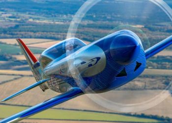 Rolls-Royce ha costruito un aereo completamente elettrico, è già il più veloce della sua categoria