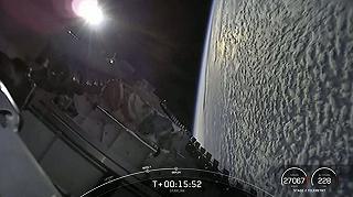 SpaceX ha mandato in orbita 53 nuovi satelliti, Falcon recuperato con successo