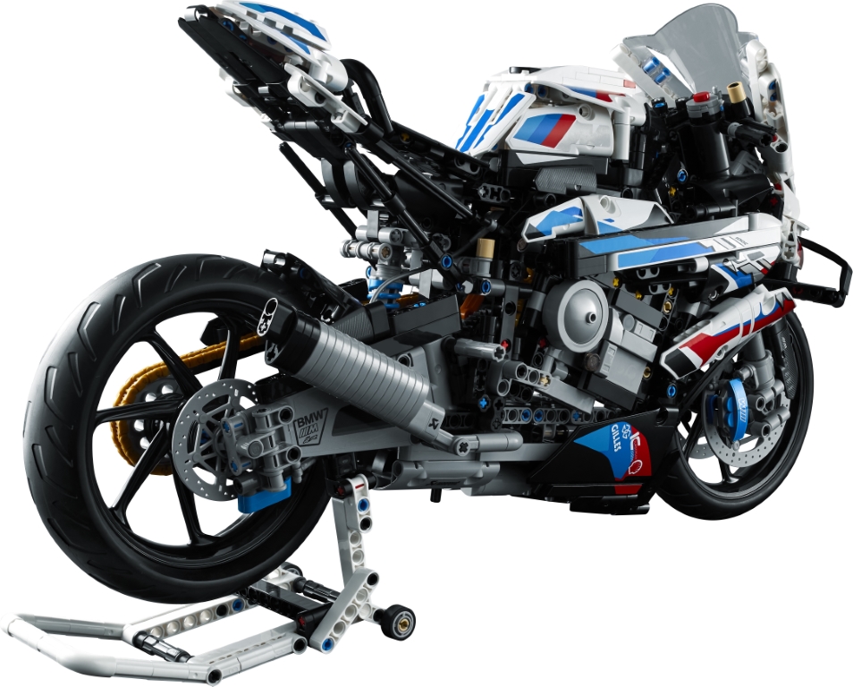 LEGO BMW M 1000 RR, presentata la nuova moto LEGO Technic per il 2022