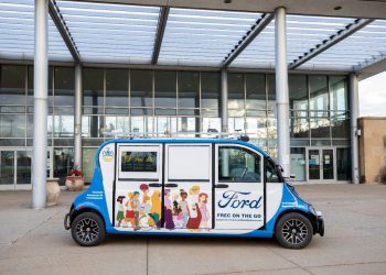 La navetta a guida autonoma di Ford che consegna la spesa agli anziani di Detroit