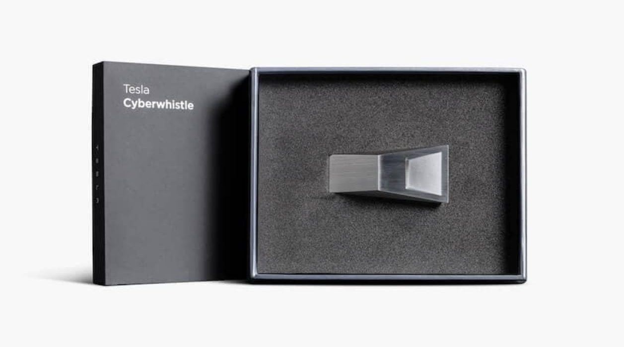 Tesla, la Gigafactory di Berlino nel mirino dei sindacati: “turni sempre più estenuanti, i lavoratori hanno paura di parlare”