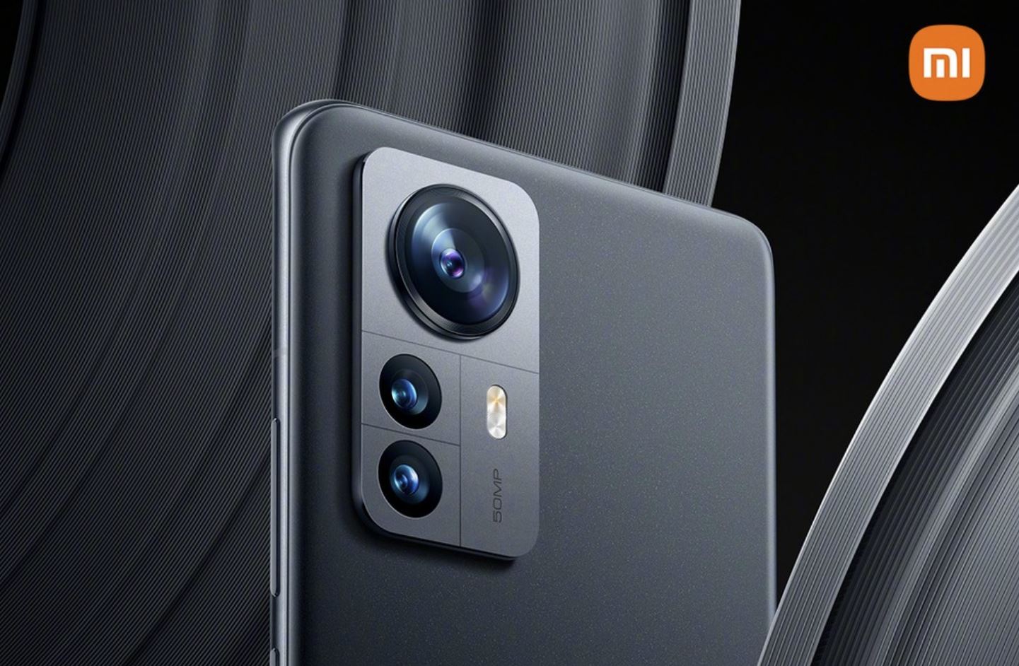 Xiaomi 12 Pro ufficiale: tre sensori, tutti da 50 MP. Le differenze con il modello base