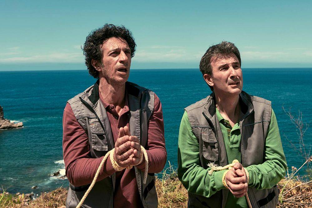 Incastrati: Ficarra e Picone guardano “The touch of the killer” nella nuova clip