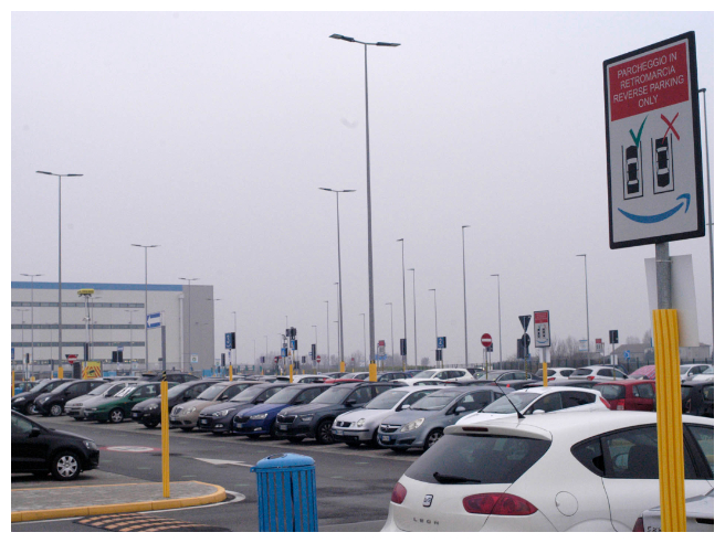 Amazon: in alcuni stabilimenti è obbligatorio parcheggiare in retromarcia