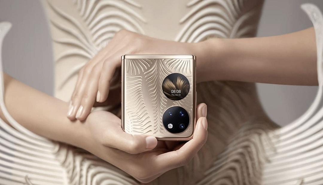 Huawei P50 Pocket da oggi anche in Italia: si parte da 1590€ (ma niente servizi di Google o 5G)