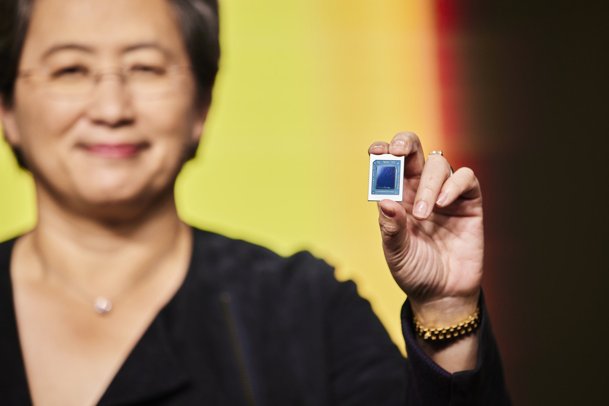 AMD: il CEO Lisa Su mostra dal vivo la nuova APU “Rembrandt”