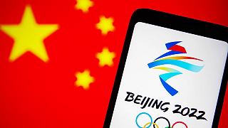 Olimpiadi Pechino 2022, i comitati agli atleti: “la Cina spierà i vostri smartphone, non portateli”