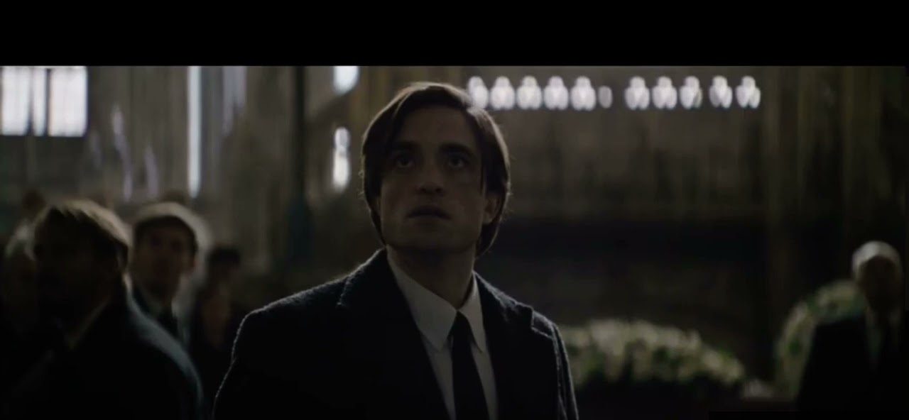 The Batman: online l’intera scena del funerale con l’irruzione dell’Enigmista