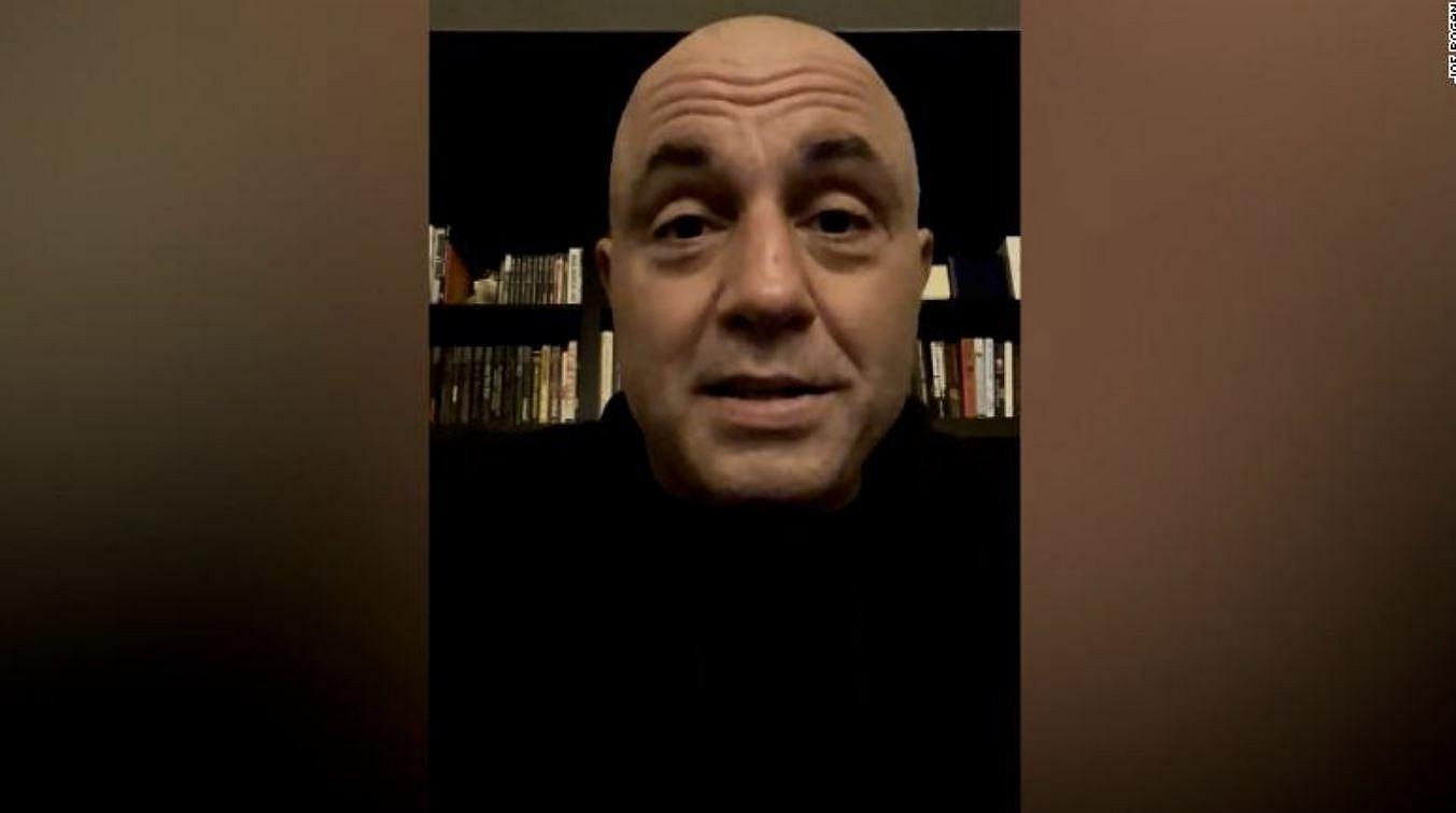 Joe Rogan, resa dei conti: Spotify cancella oltre 70 episodi del podcast