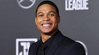 Rebel Moon: Ray Fisher entra nel cast del nuovo film di Zack Snyder