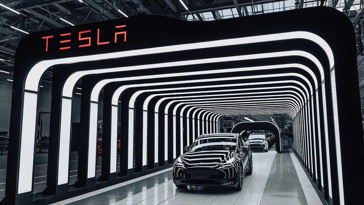 Tesla torna a correre: nel Q3 battute le attese di Wall Street, crescono le vendite