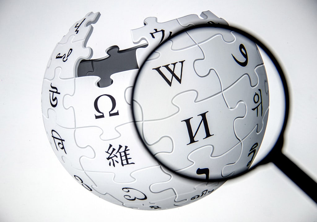 Un domani le voci di Wikipedia verranno scritte dalle IA? Il fondatore non lo esclude