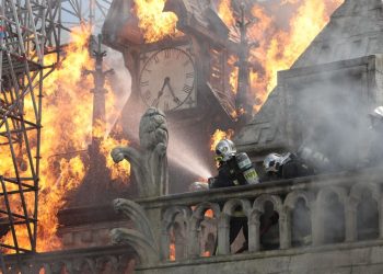 Notre-Dame in fiamme: trailer e foto del film in sala dal 28 marzo