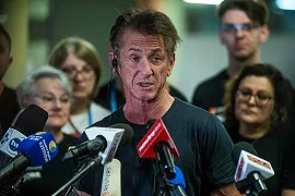 Sean Penn scioglierà nell’acido i suoi Oscar se Volodymyr Zelensky non sarà invitato alla cerimonia dell’Academy