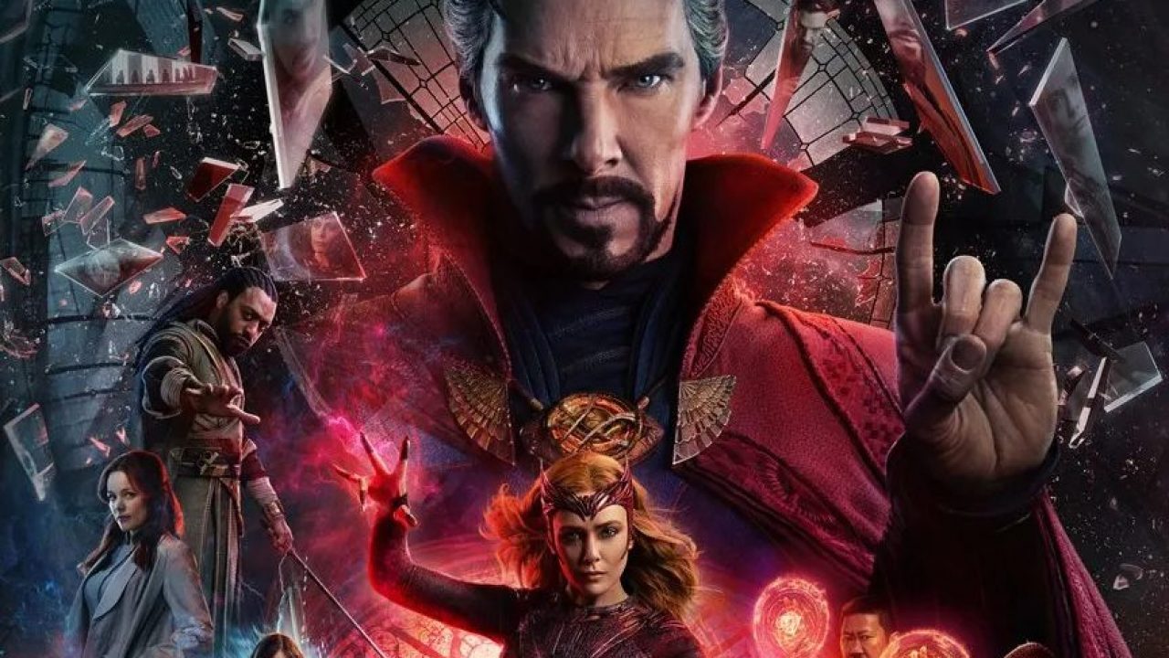 Doctor Strange nel Multiverso della Follia: il poster italiano perde le “corna” rispetto all’originale
