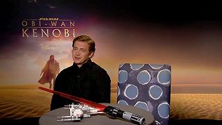 Obi-Wan Kenobi: Hayden Christensen gioca con i LEGO in una divertente intervista con un bambino