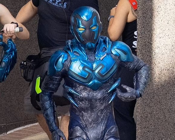 Blue Beetle: le prime foto e video mostrano il costume del supereroe