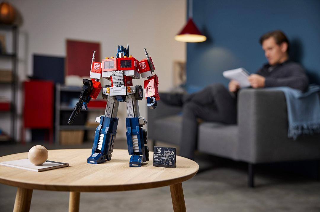 LEGO Optimus Prime: ufficiale il nuovo set in grado di trasformarsi da robot a camion