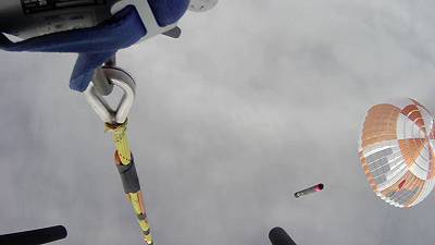 Rocket Lab è “quasi” riuscita a recuperare un razzo in volo utilizzando un elicottero