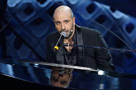 Checco Zalone torna nei teatri di tutta Italia con lo spettacolo Amore + Iva